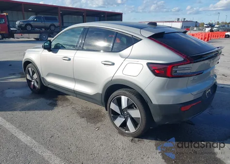 2024 Volvo C40 Recharge Pure Electric Twin Plus z USA, uszkodzony, nr VIN YV4ER3GL3R2096802